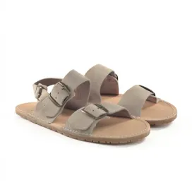 ZaUri Ulises Stone Suede | Sandalia barefoot elegante