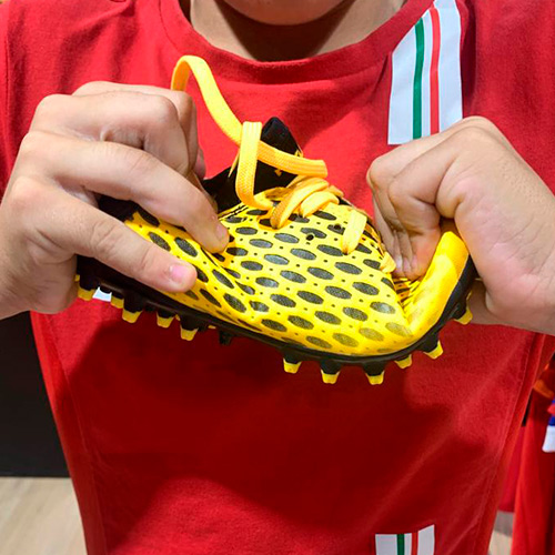 Botas futbol anchas on sale