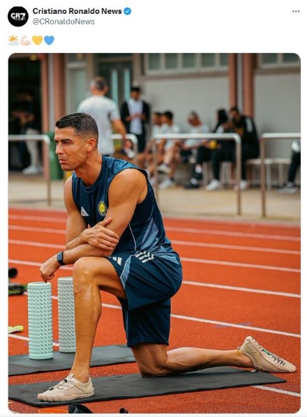 Cristiano_Ronaldo_Barefoot_Zami