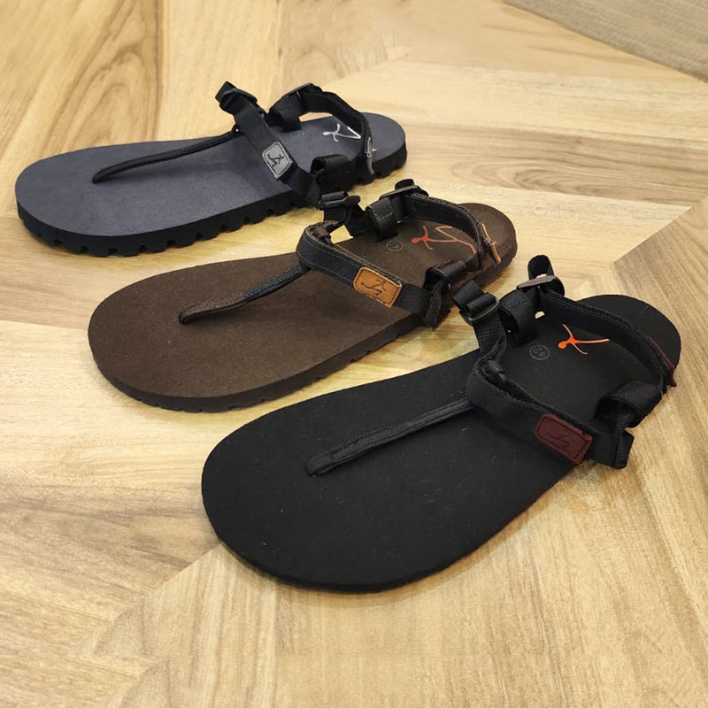 Vergleich der Barefoot-Sandalen Pies Sucios Simna Terra und Stone
