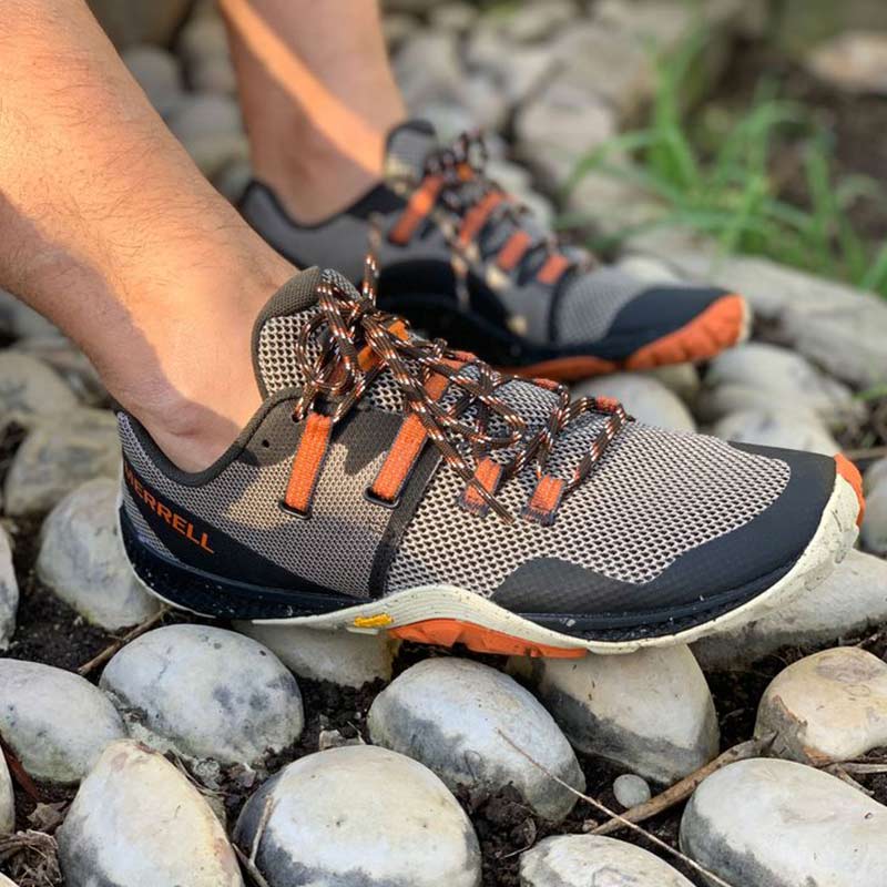 Zapatillas minimalistas de trail running: siente el terreno con