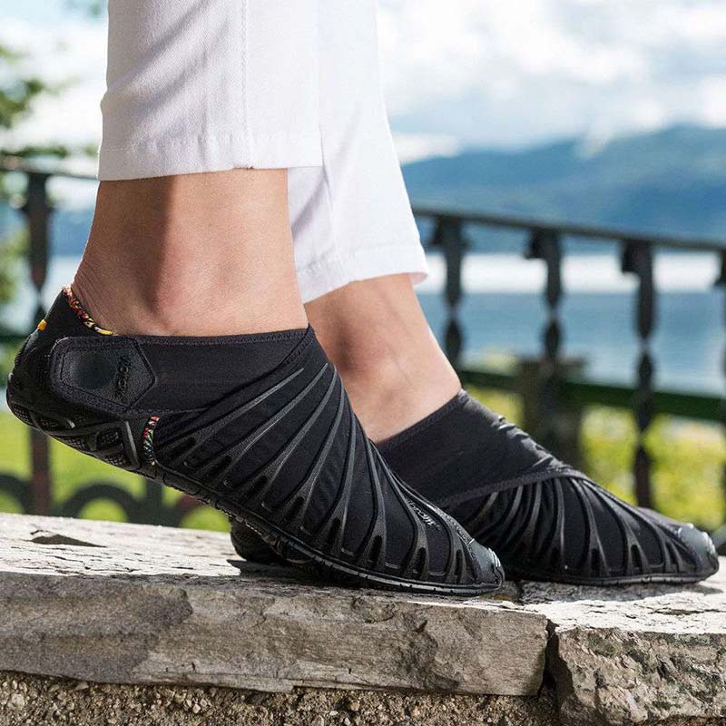 vibram wrap around shoes