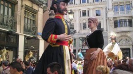 Un gigante cabezudo minimalista