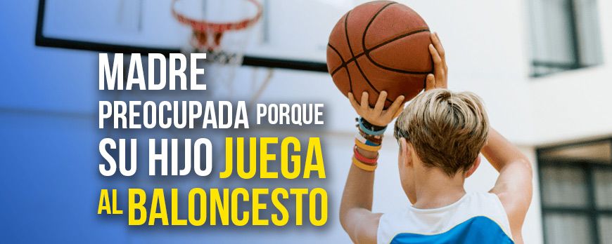 Mãe preocupada porque o seu filho joga basquetebol